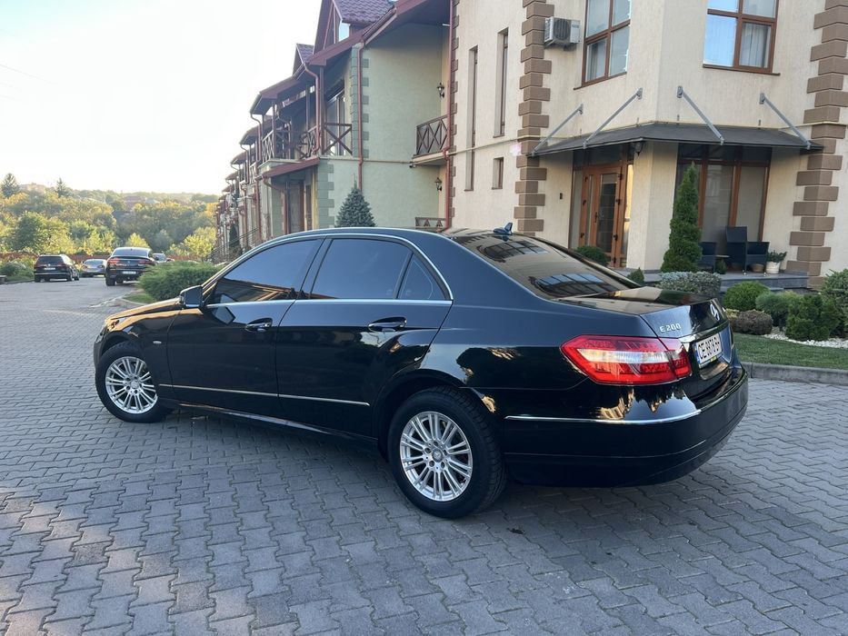 Mersedes-Benz  E212