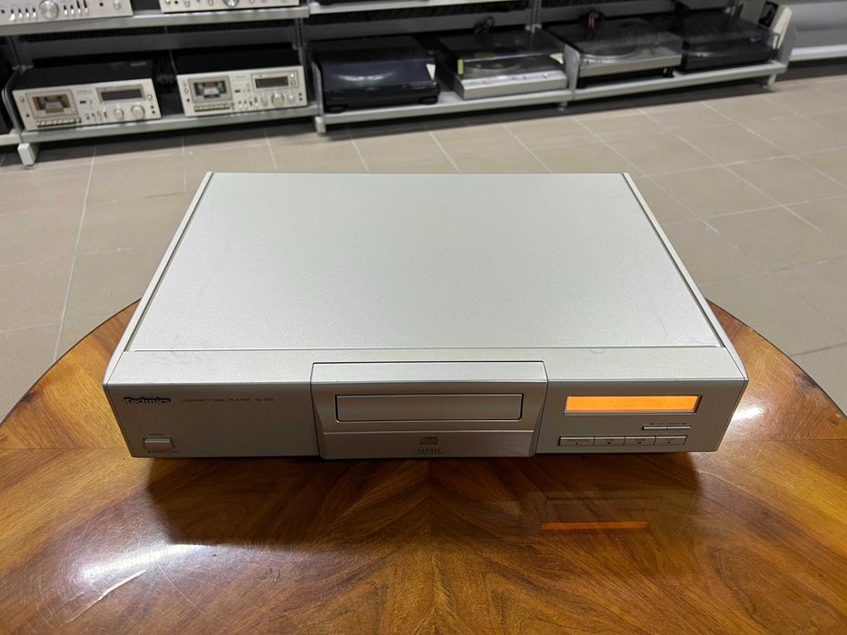 Odtwarzacz płyt CD Technics SL-E10 Audio Room
