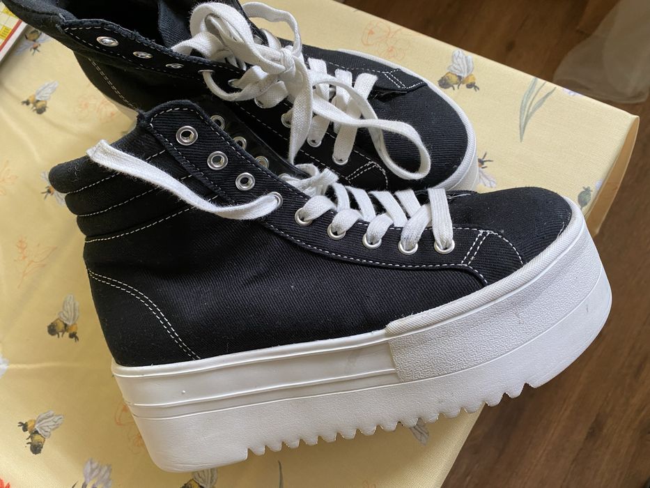 Кеди Жіночі Нові Bershka Роз 37/24