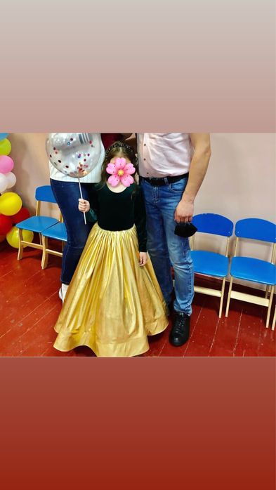 Довга пишна сукня в пол на випуск чи свято