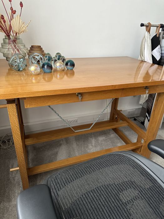 Estirador feito por medida com caixa luz