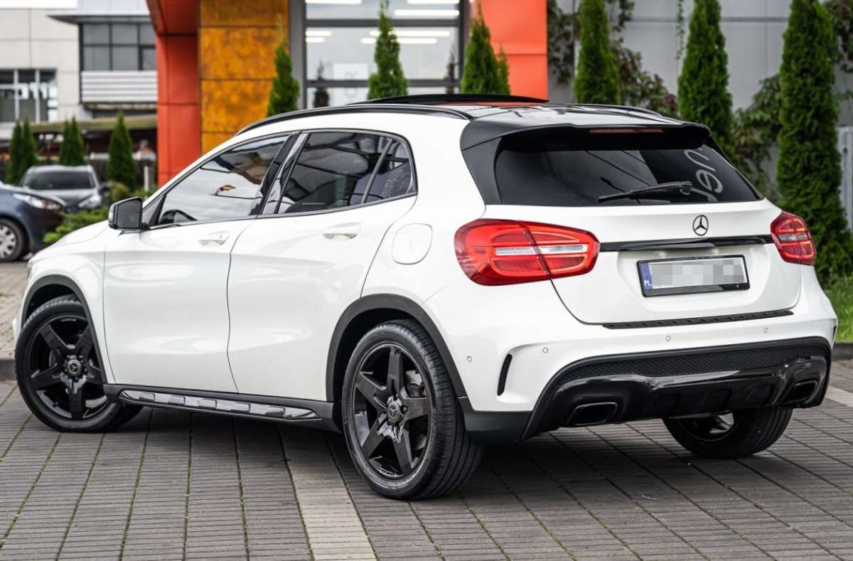 Mercedes GLA 200 benzyna 2014 r.  AUTOMAT AMG polski SALON panorama