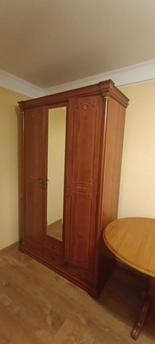 Продам стол из натурального дерева