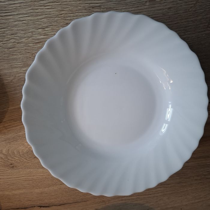 Talerze  okragle białe