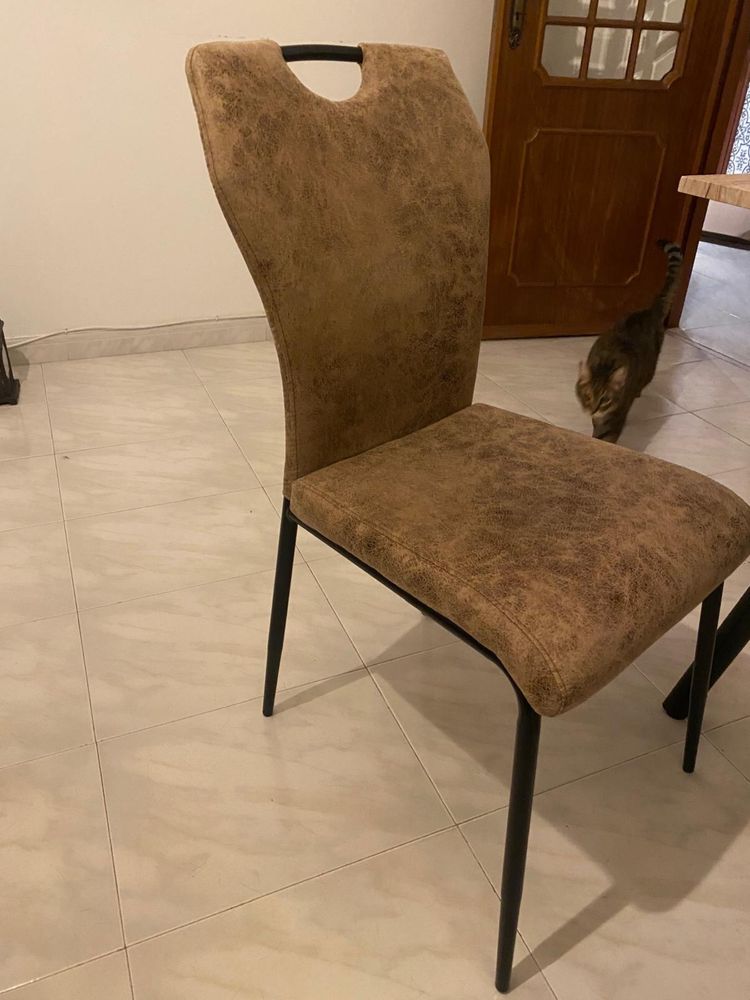 Conjunto mesa de jantar com cadeiras