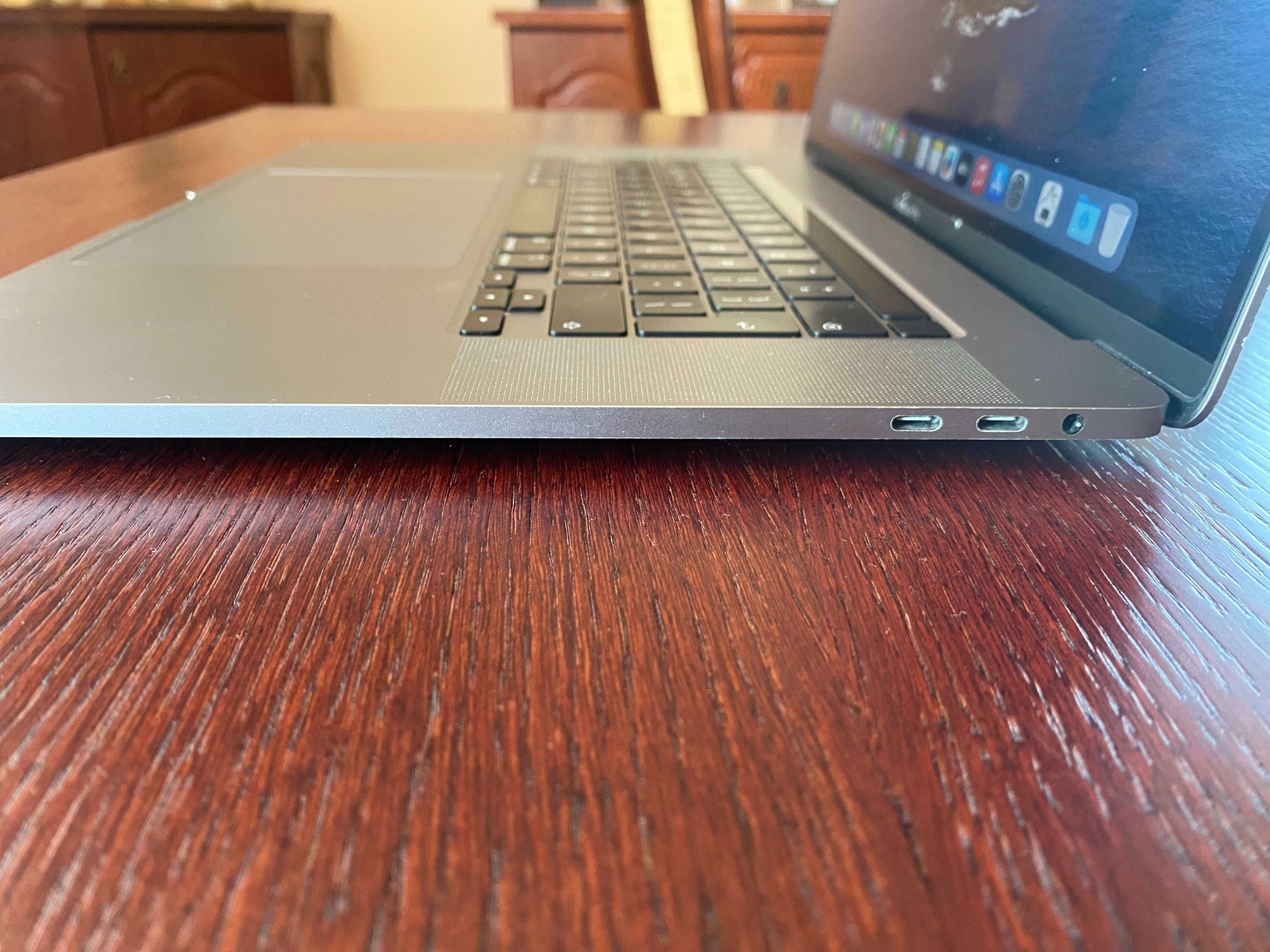 MacBook Pro 16" i9, 16GB, 1TB SSD, AMD Radeon Pro 5500M 4GB