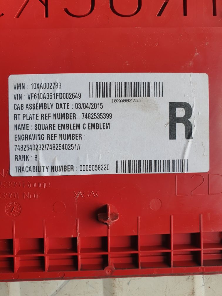 Emblemat Znaczek Logo kabiny Renault gama T