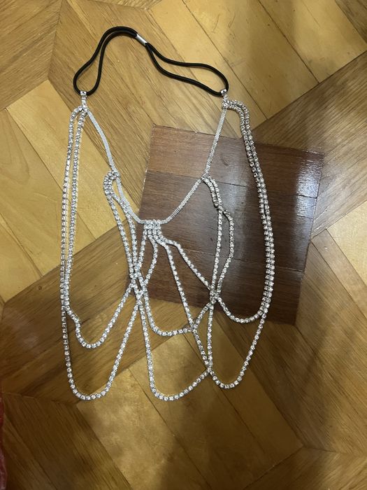 Украшение на ногу с камнями