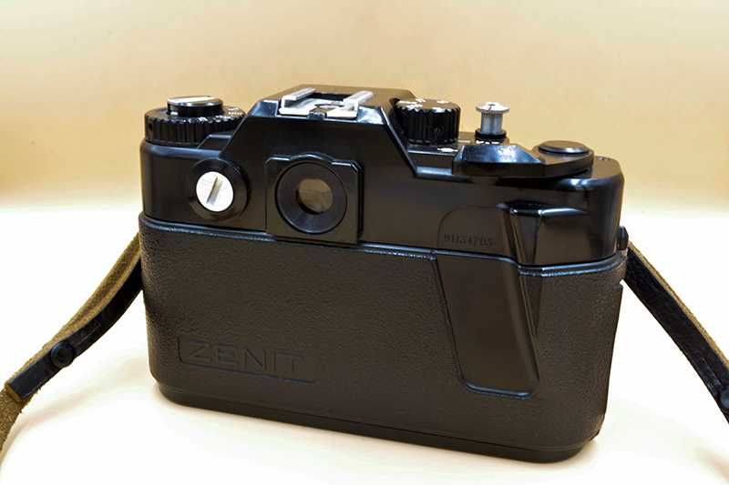 Câmara Fotográfica Vintage Soviética ZENIT 122