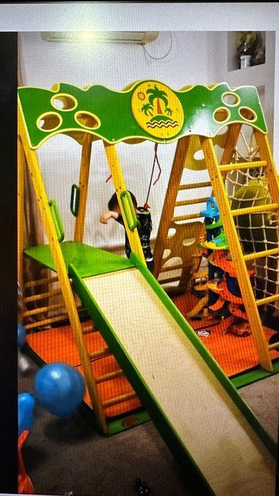 Дитячий  Спортивний  куток  фірми «Жирафік»