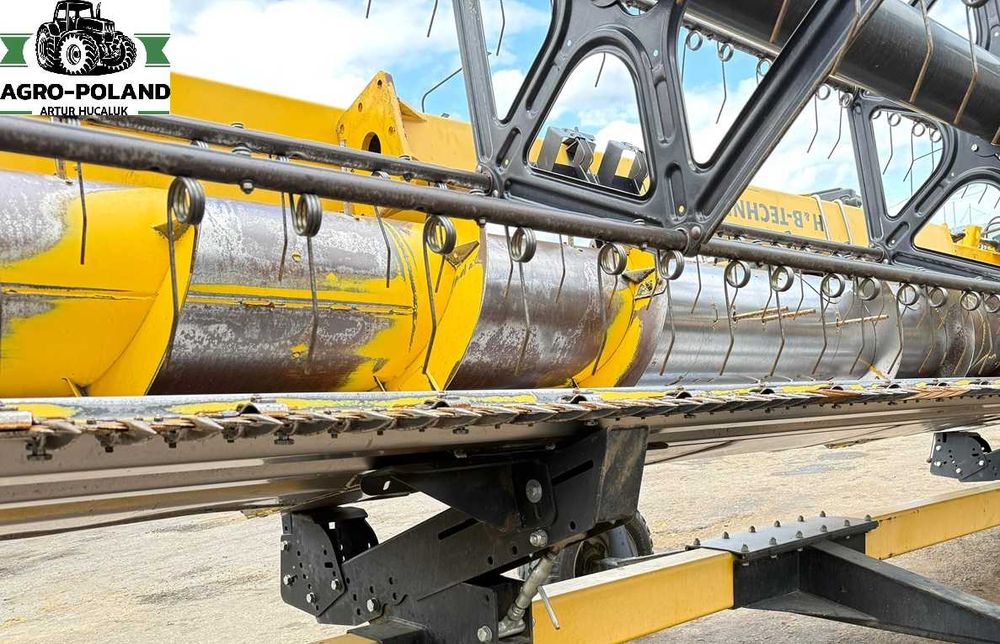 Комбайн NEW HOLLAND CX 6080 - 2114/2777 м/г - 2014рік + VARIFEED 6,09M
