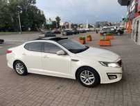 КІА К5 2013 року в крутій комплектації