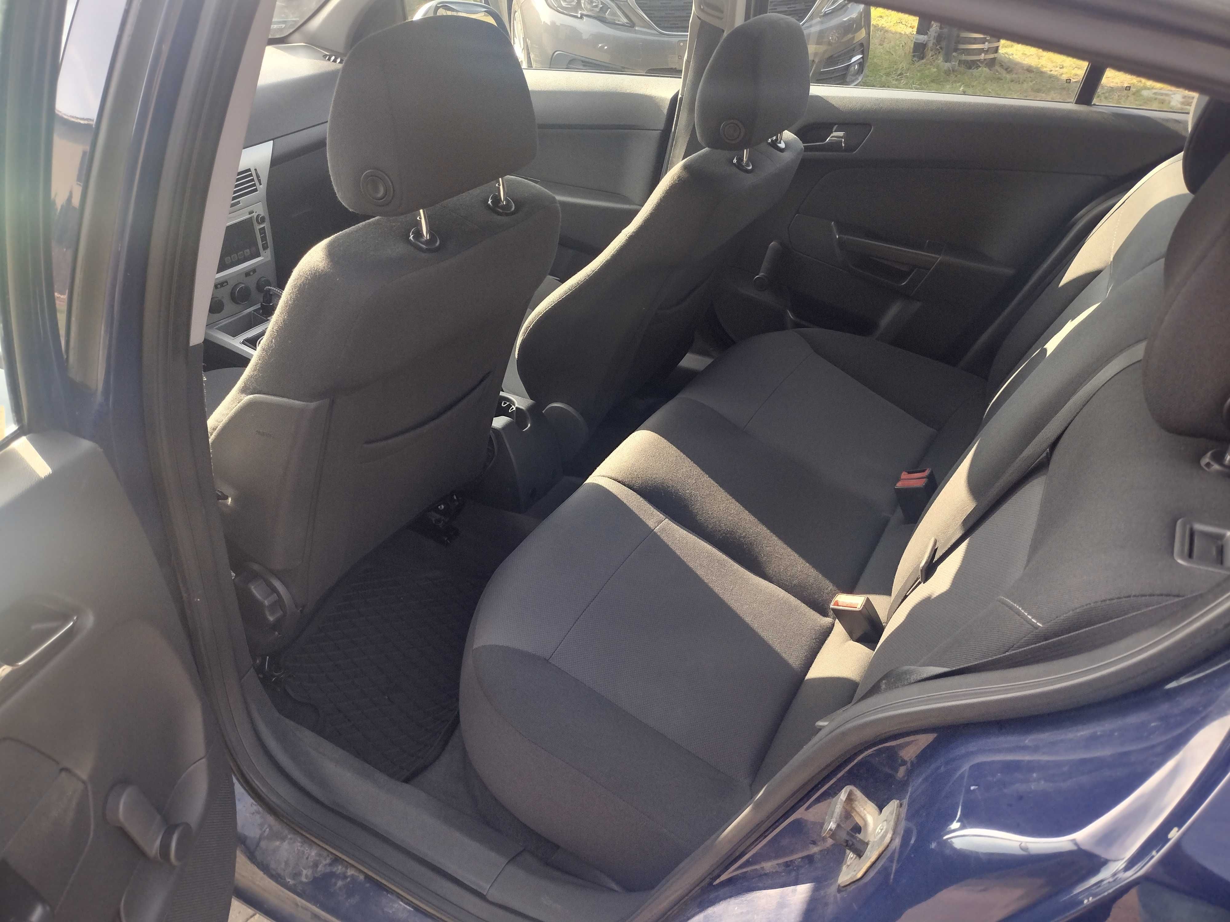 Opel astra h  2010 rok sprawne LPG i Klimatyzacja