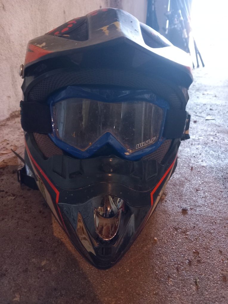 Vendo botas mais capacete