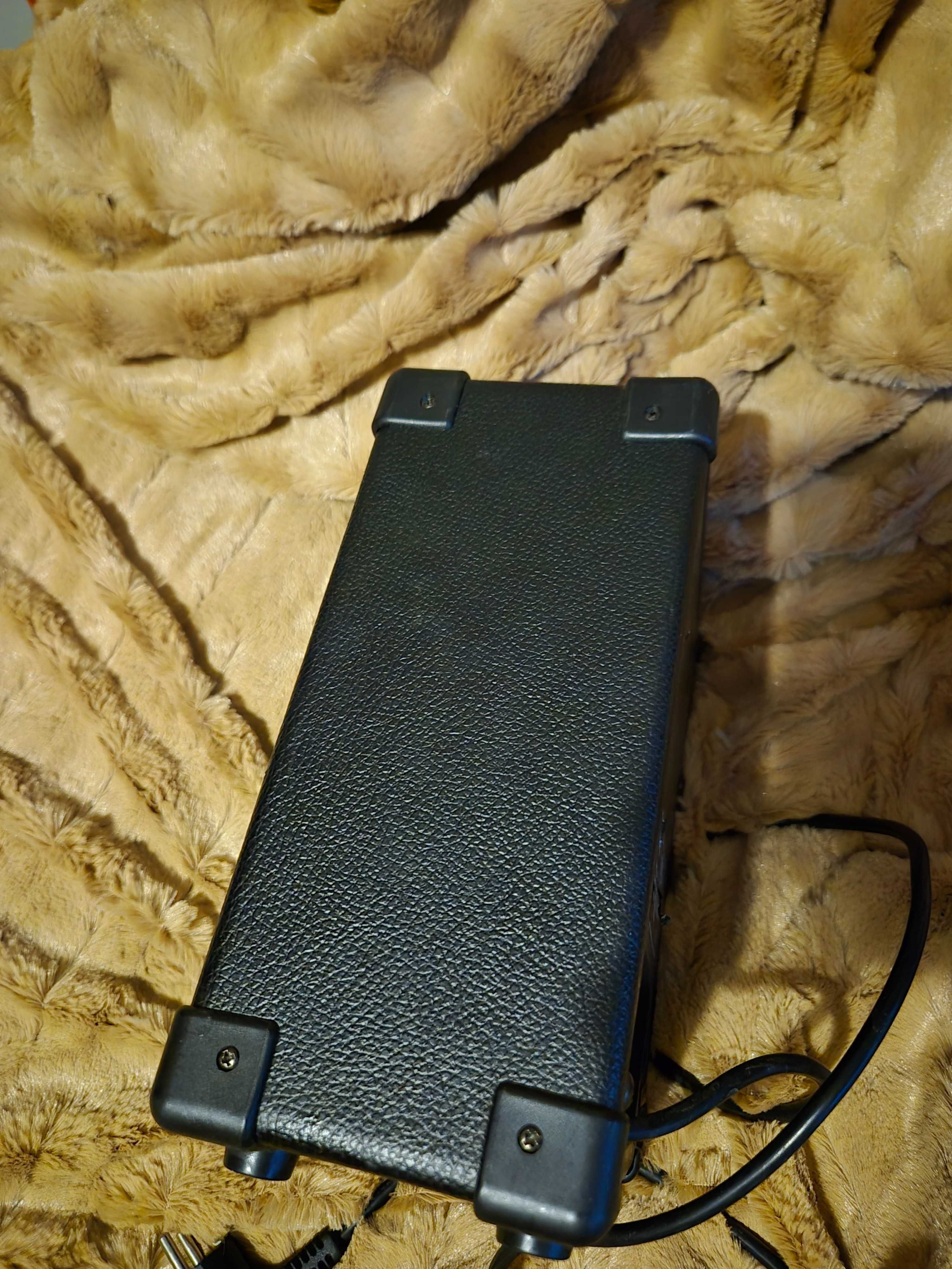 Tani wzmacniacz gitarowy combo piec