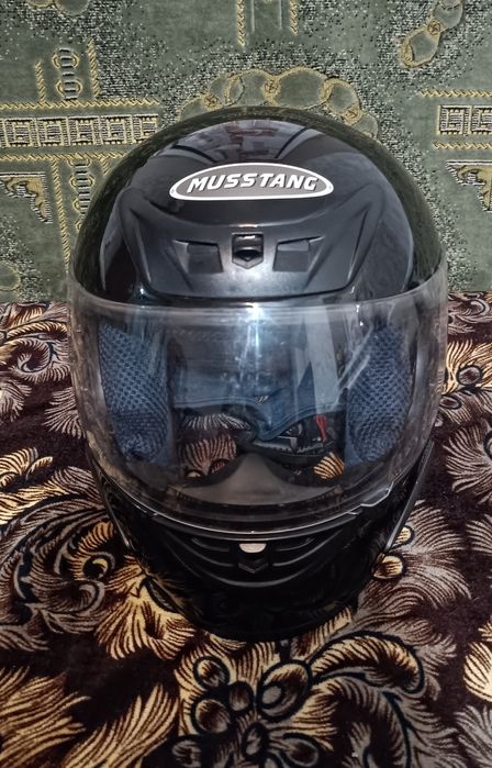 Продам шолом Мустанг