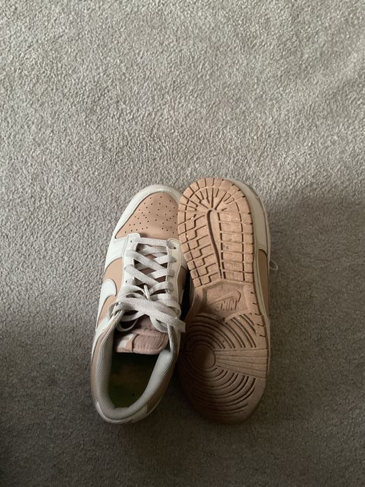 Nike Dunks Bege & Branco – Tamanho 40 | Conforto & Estilo