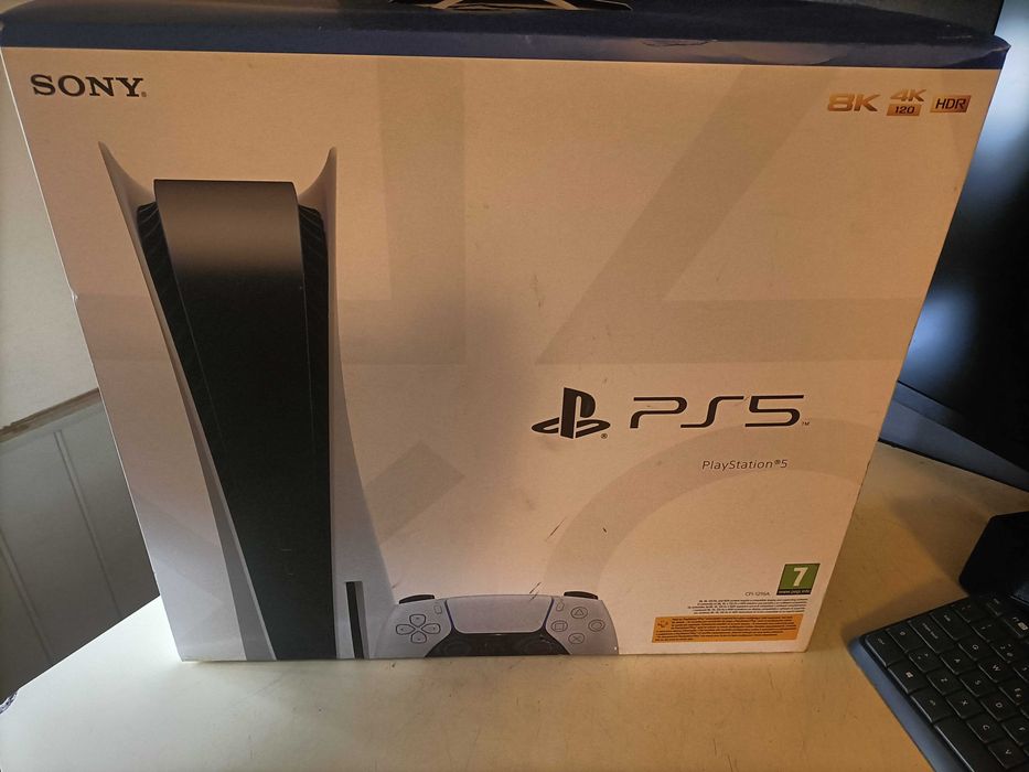 Ps5 825 GB com 3 jogos reais e outros digitais