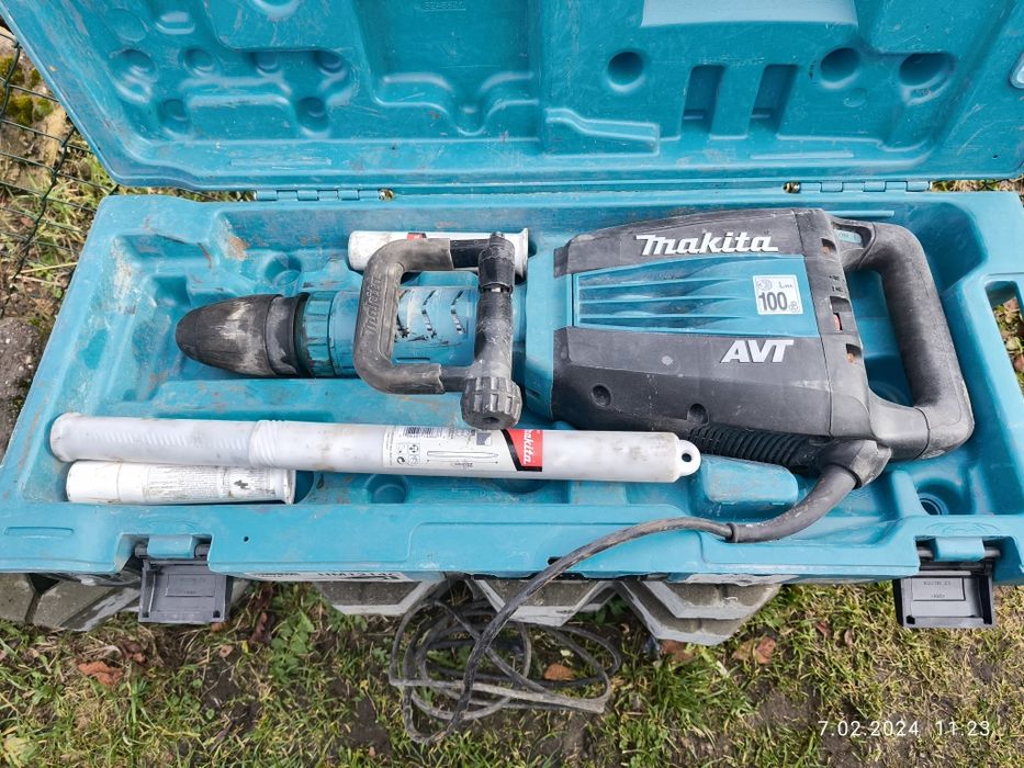 Młot wyburzeniowy Makita  Hm 1214c