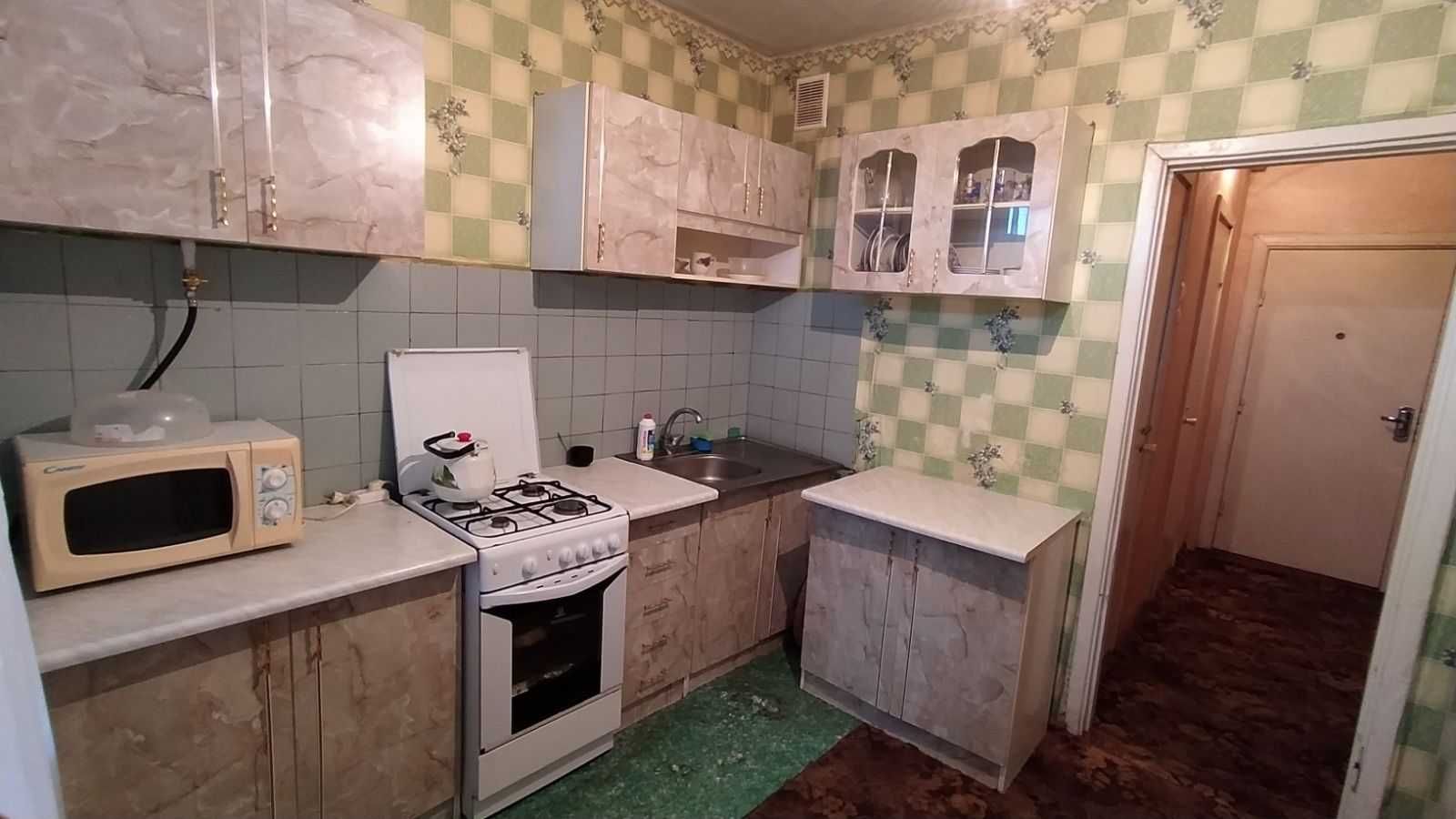 1 квартира на Озерній, середній поверх!