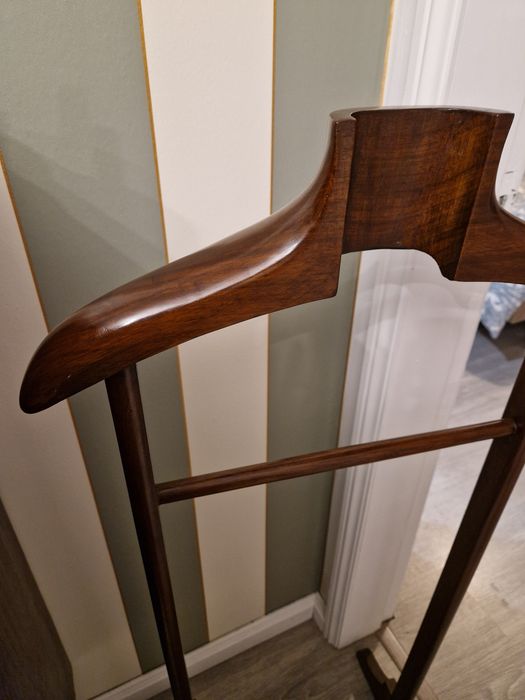 Criado mudo/cabide quarto