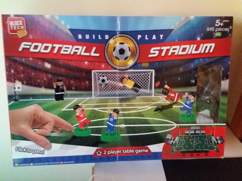 Jogo para construir e jogar Football Stadium * 845 peças * 2 Jogadores