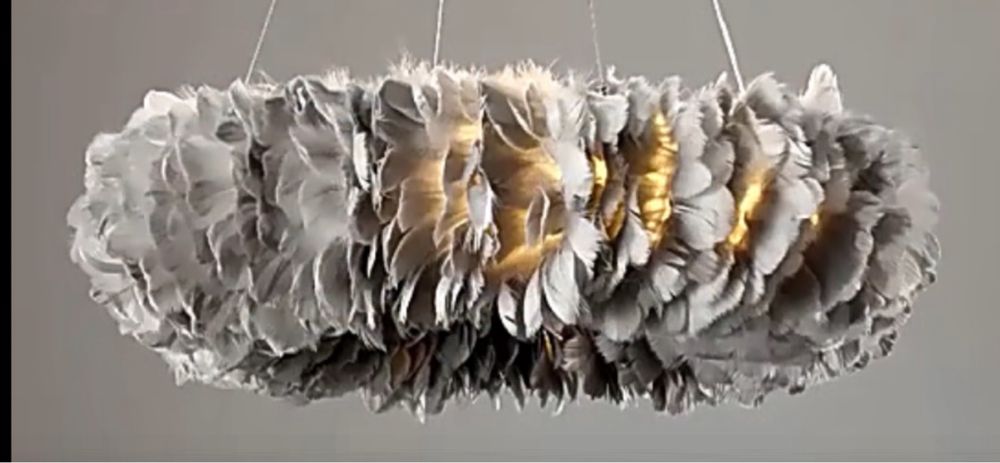 Piękny duży żyrandol szare pióra skandynawski okrągły