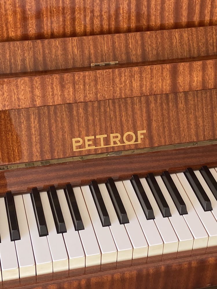 Piano Petrof Vertical