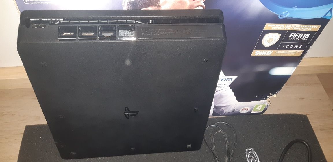 Ps4 Slim 1000 GB Na Caixa com 1 Comando e 5 Jogos.