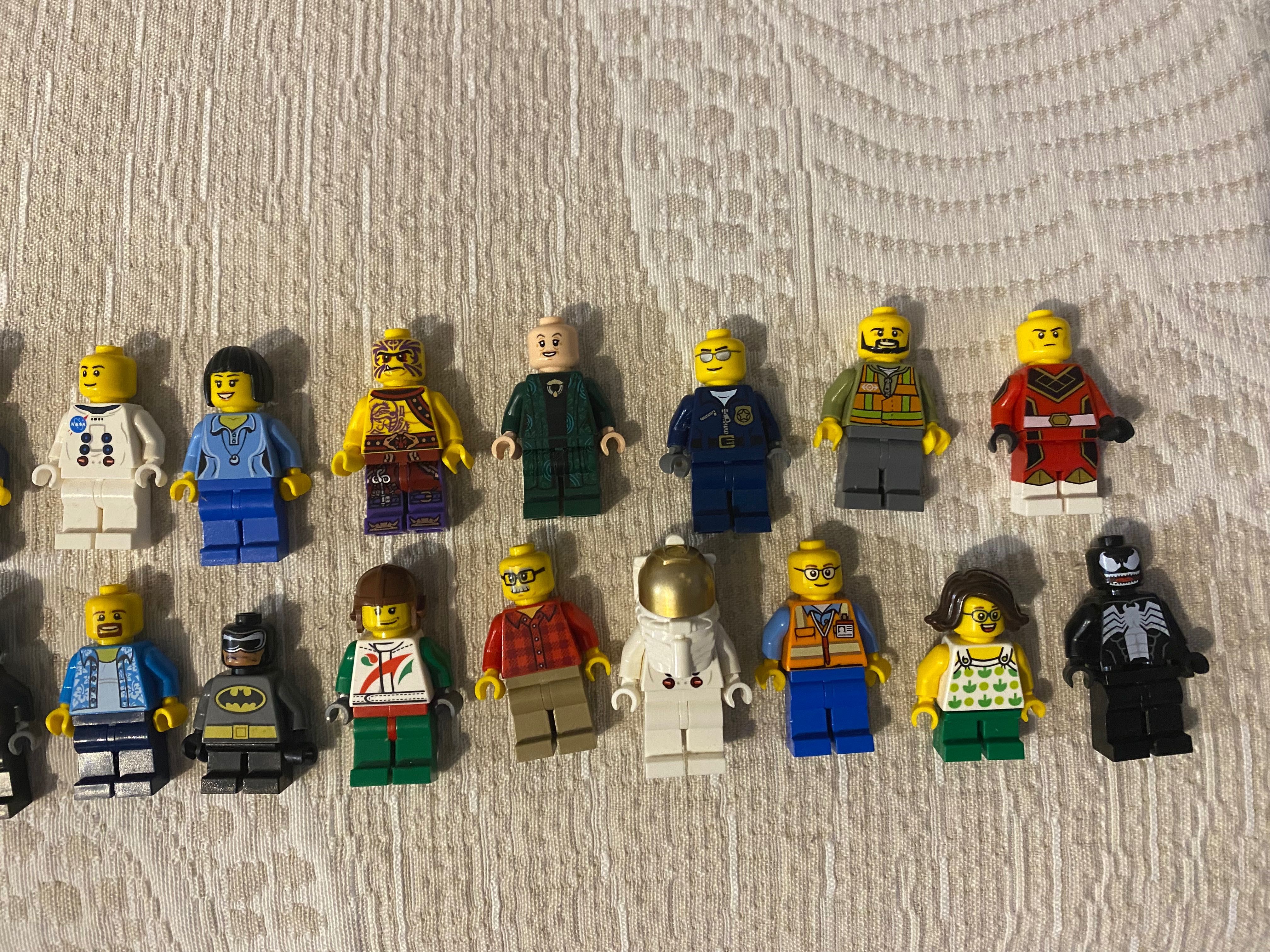 19 figurek Lego oryginalnych