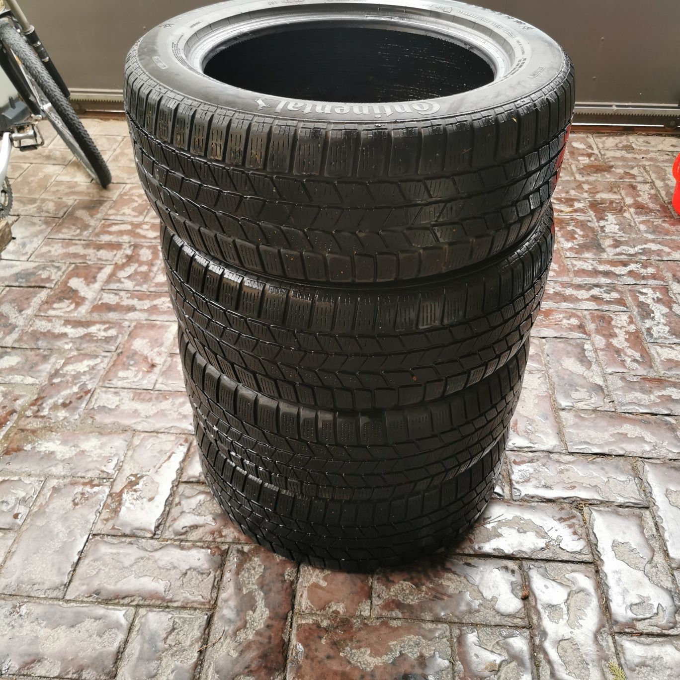 Шины Continental 235/55R18.