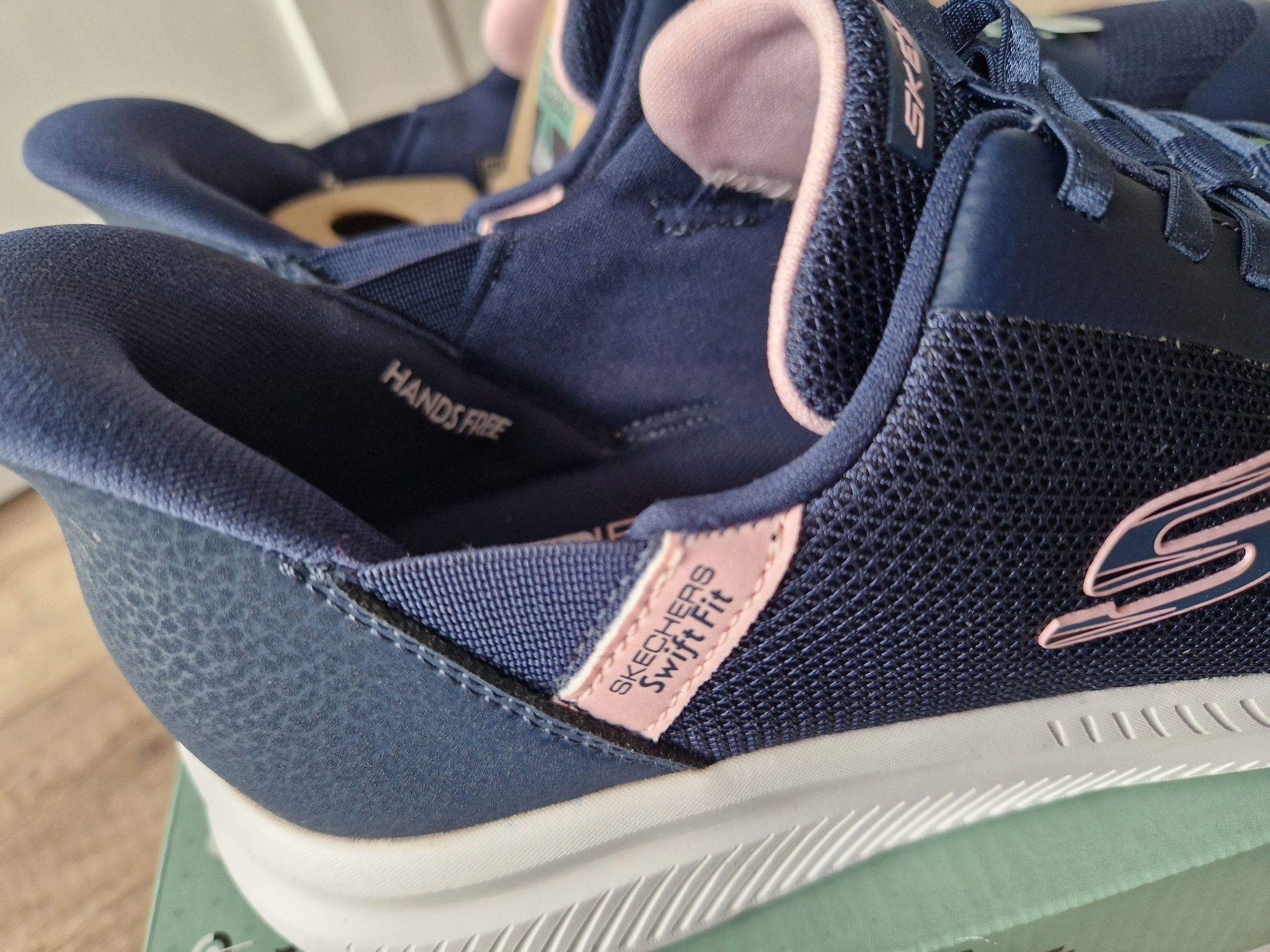 Nowe skechers Swift Fit r. 40