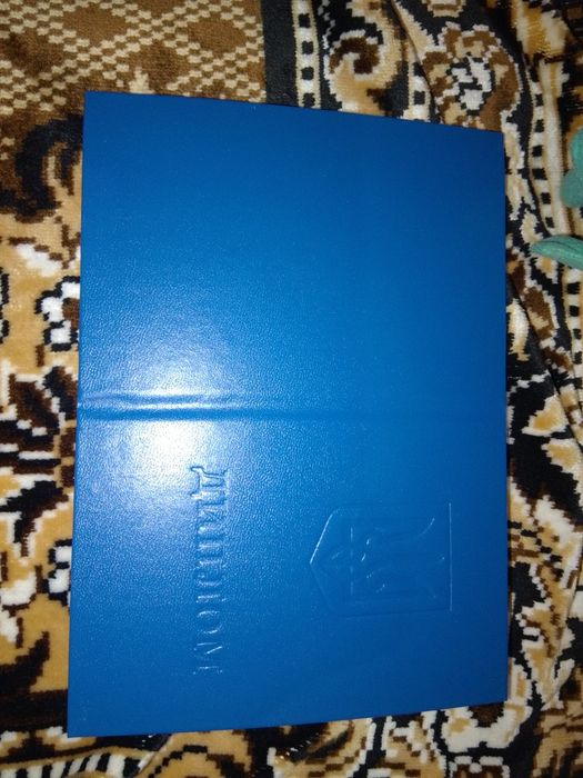 Диплом (чистий бланк), с відзнакою та звичайний.