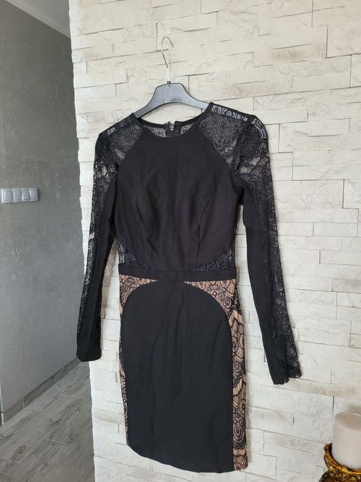 Nowa elegancka czarno beżowa sukienka dopasowana w koronke Butik S
