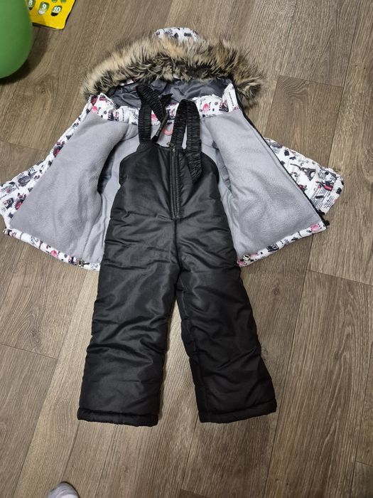 Продам зимовий комбінезон на дівчинку
