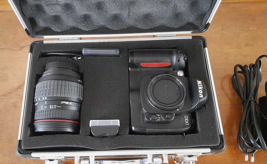 Nikon  D100  aparat fotograficzny lustrzanka