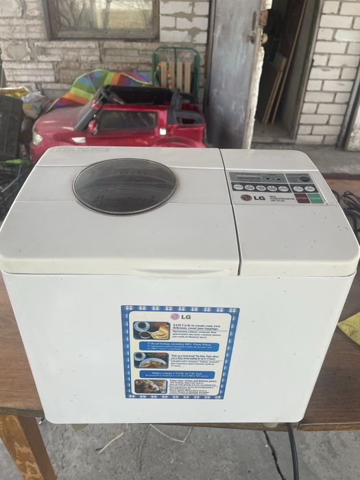 Хлібопічка LG HB-151JE