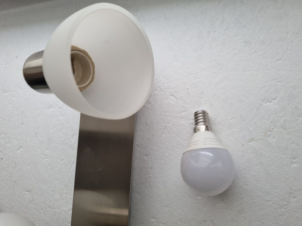 Żyrandol lampa wisząca szklane klosze stan idealny światło na2 żarówki