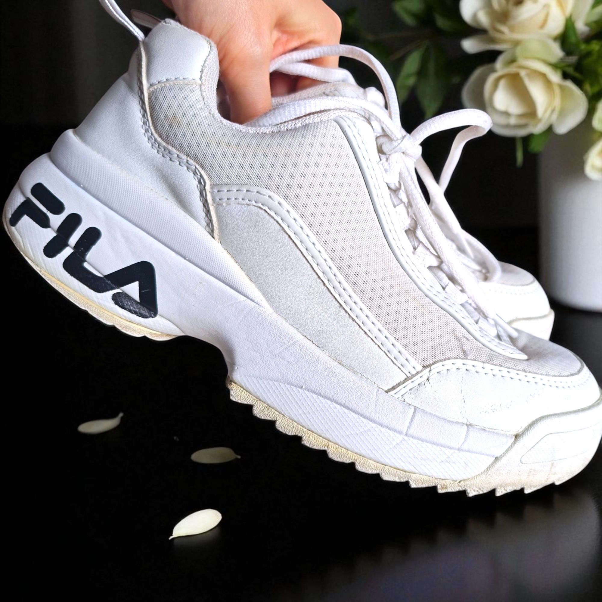 Kultowe sneakersy damskie Fila sportowe białe sznurowane