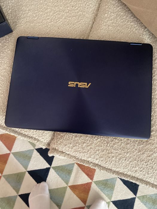 Computador asus.