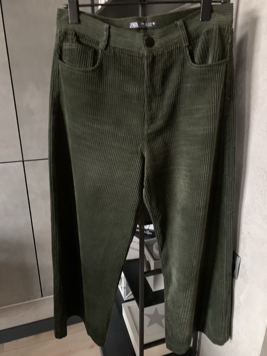 Вельветові штани Zara, зеленого кольору, розмір L,вживане, гарний стан