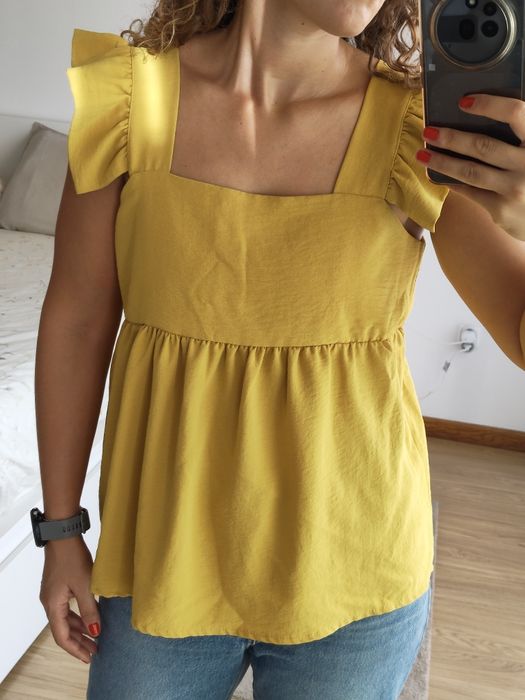 Camisola amarela com folhos