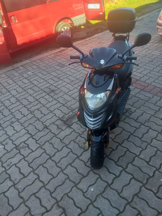 Skuter suzuki w pięknym stanie . Zrywny