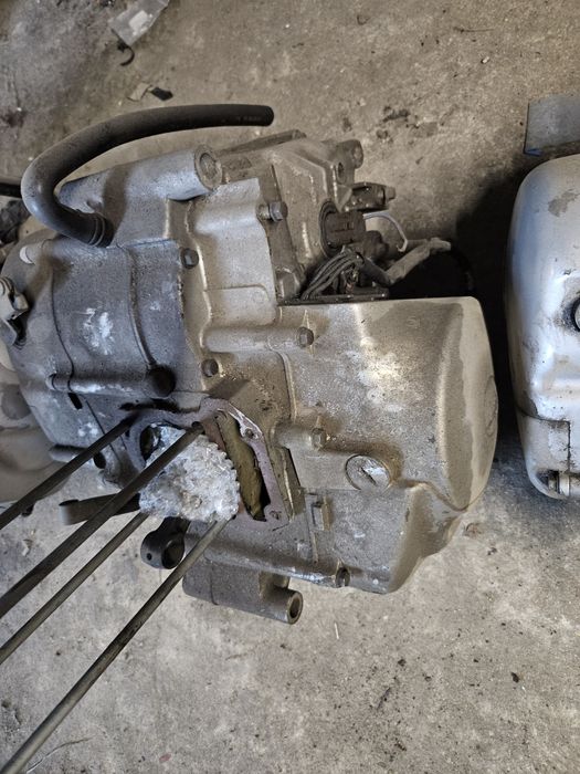 Sym husky 125 Silnik części