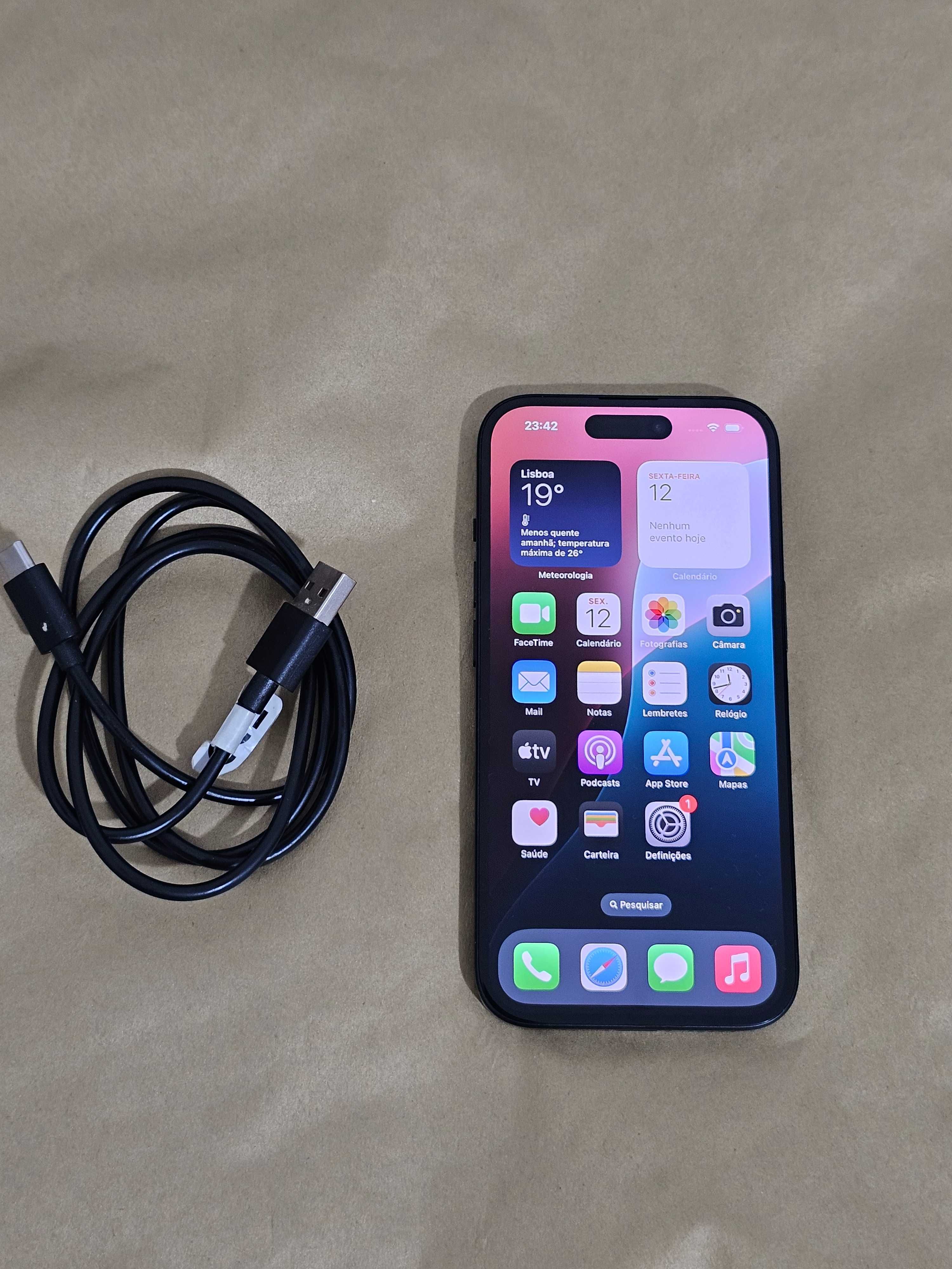 Iphone 15 com 128Gb. Bateria 98%. Estado excelente. Tudo de origem.