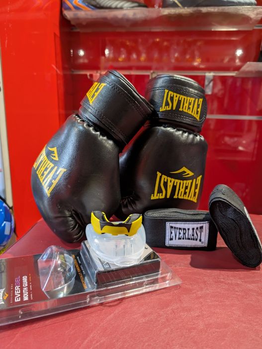 Набор для бокса Everlast, перчатки боксерские+капа+бинты 4 м.