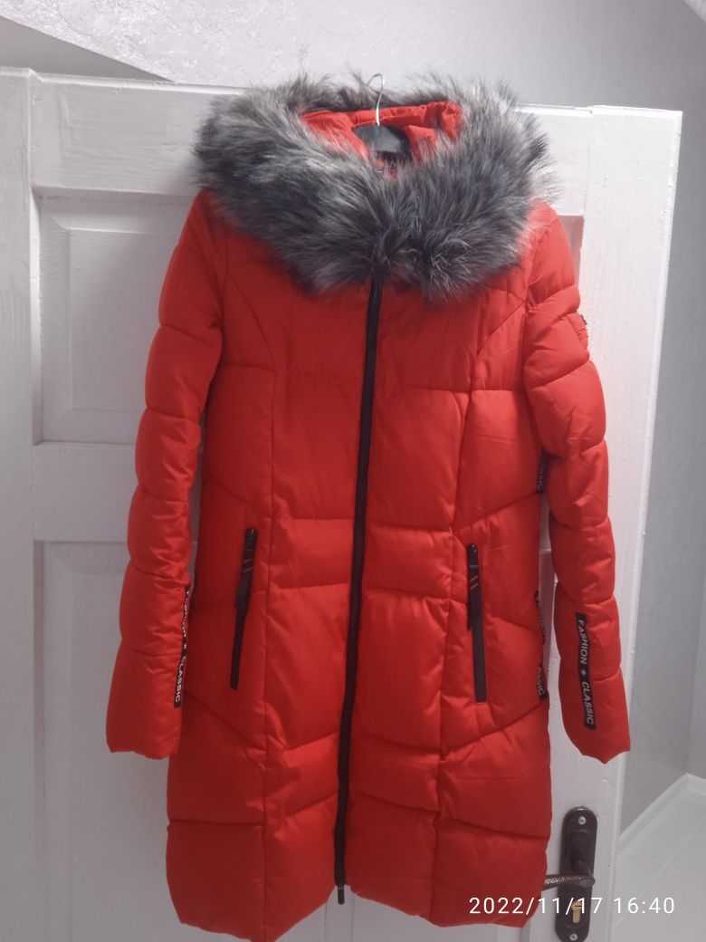 Зимова курточка продам