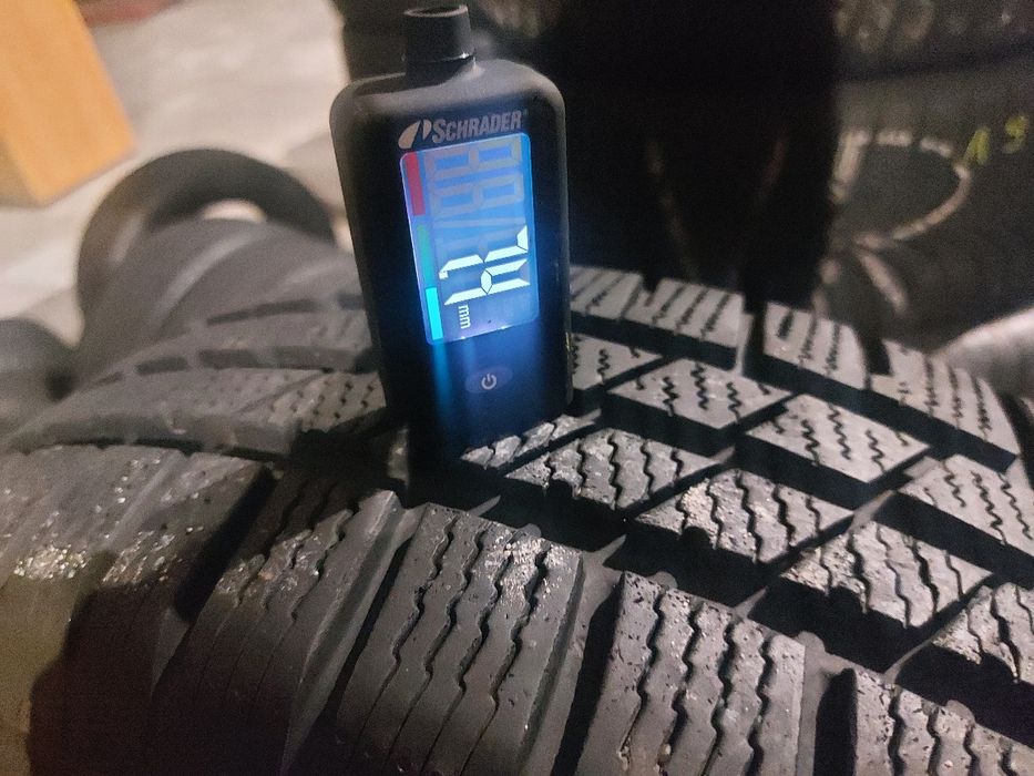 Opony 195/70 R16 zima Continental  Crosscontact 195/70/16 bieżnik 7,4