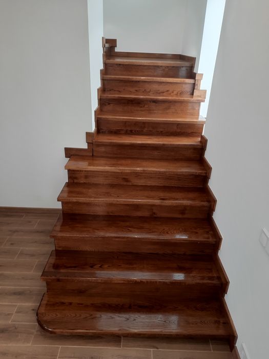 Сходи, сходи дерев'яні, сходи дубові,