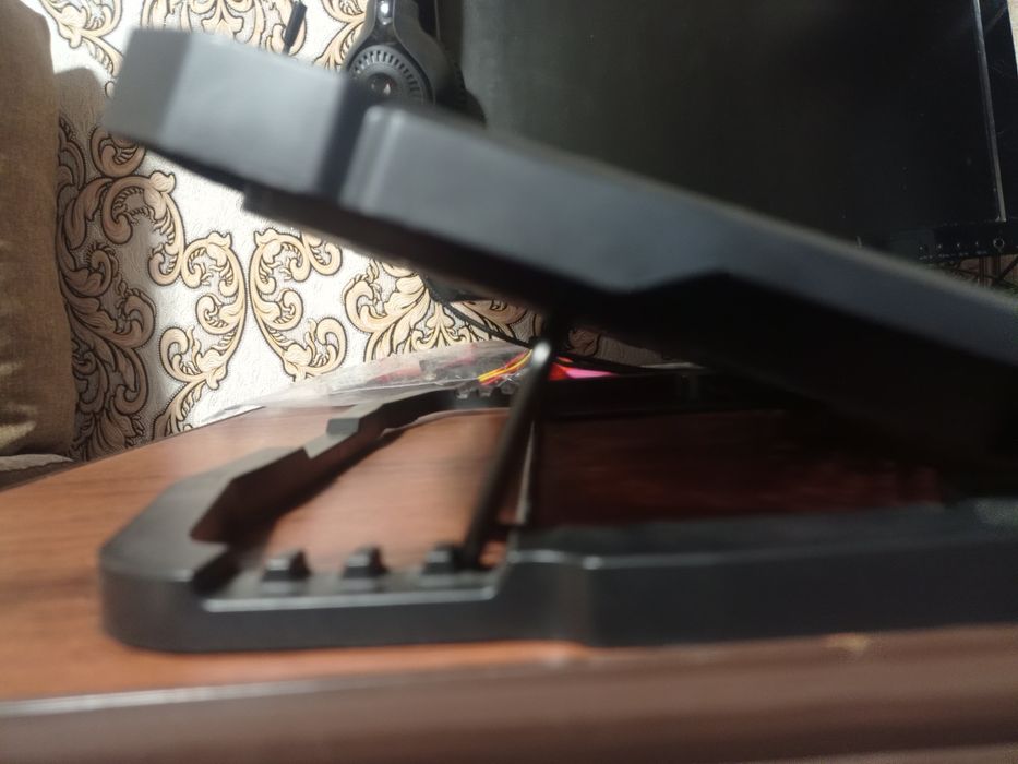 Подставка для ноутбука работает отлично